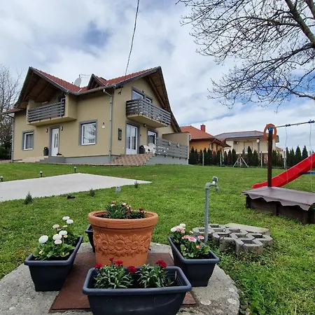Homestay Silence Apartmanhaz Zalakaros