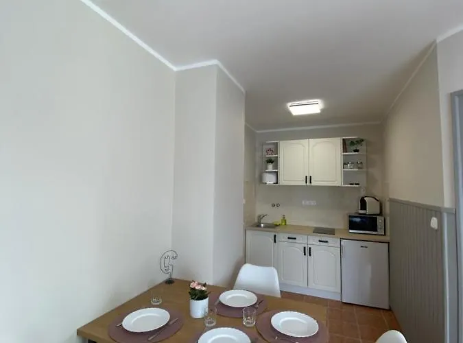 Silence Apartmanhaz בית אירוח *