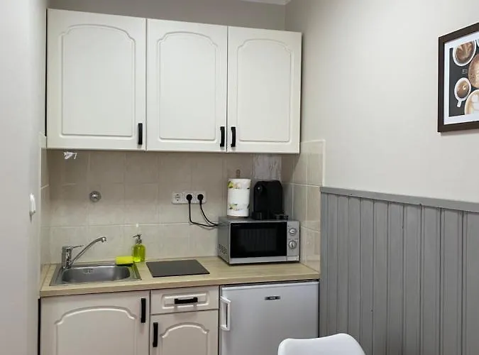 Silence Apartmanhaz בית אירוח