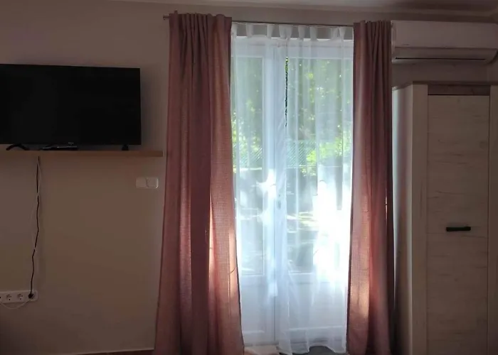 Silence Apartmanhaz בית אירוח