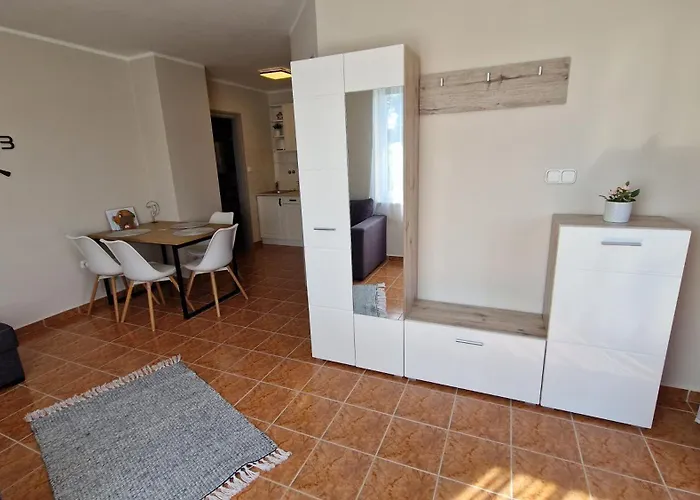 Silence Apartmanhaz בית אירוח זלקרוס