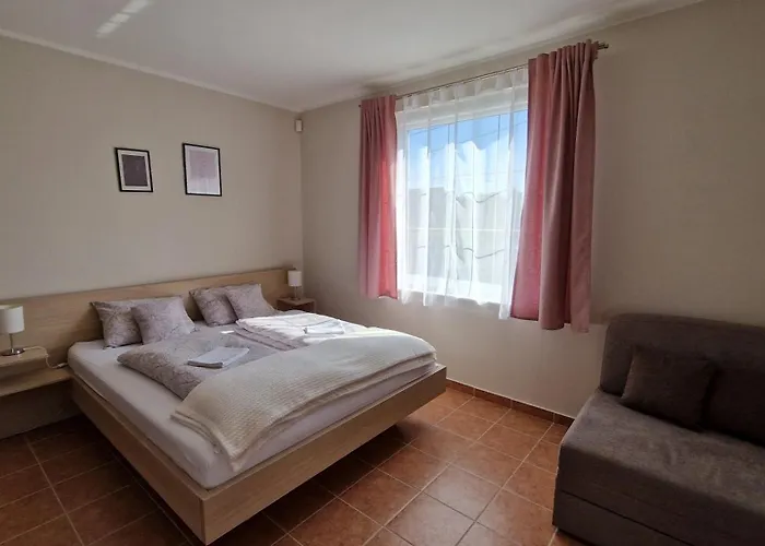 Silence Apartmanhaz בית אירוח זלקרוס