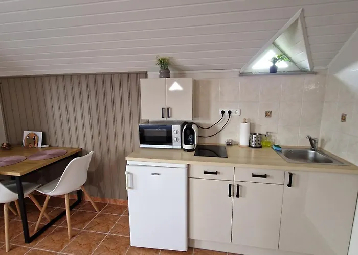 Silence Apartmanhaz בית אירוח